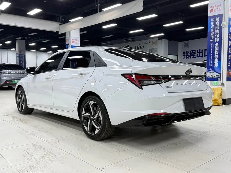 Hyundai Elantra — фото 7