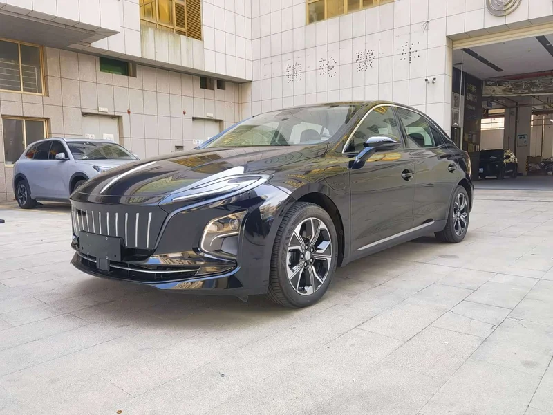 Hongqi E-QM5