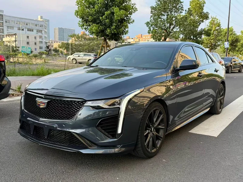 Cadillac CT4 — фото 1