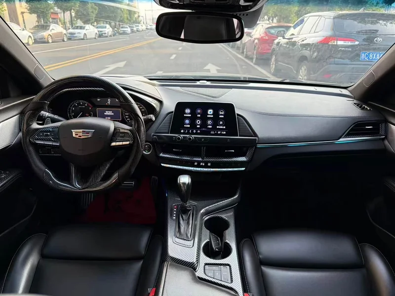 Cadillac CT4 — фото 6