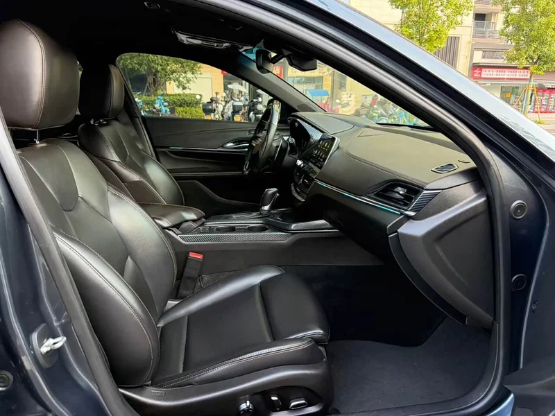 Cadillac CT4 — фото 9