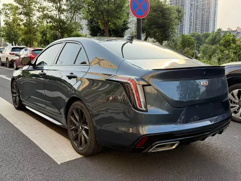 Cadillac CT4 — фото 10