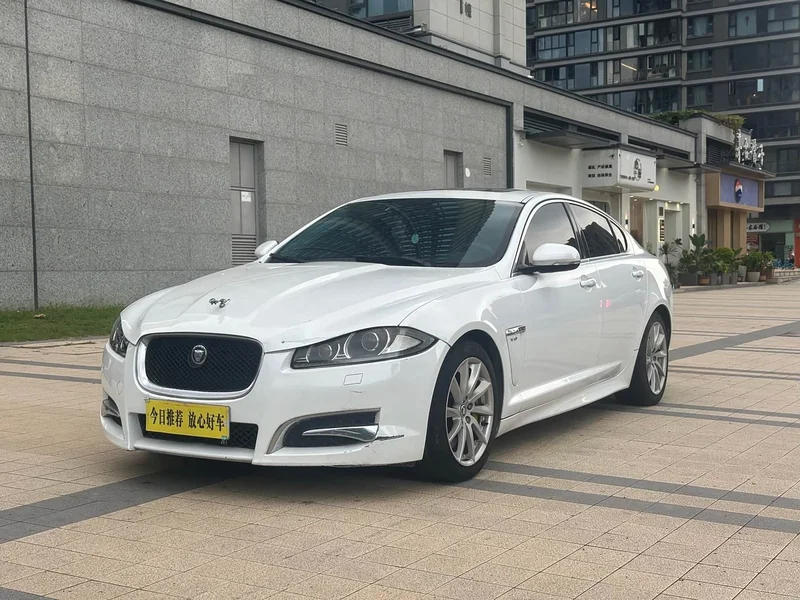 Jaguar XF — фото 1