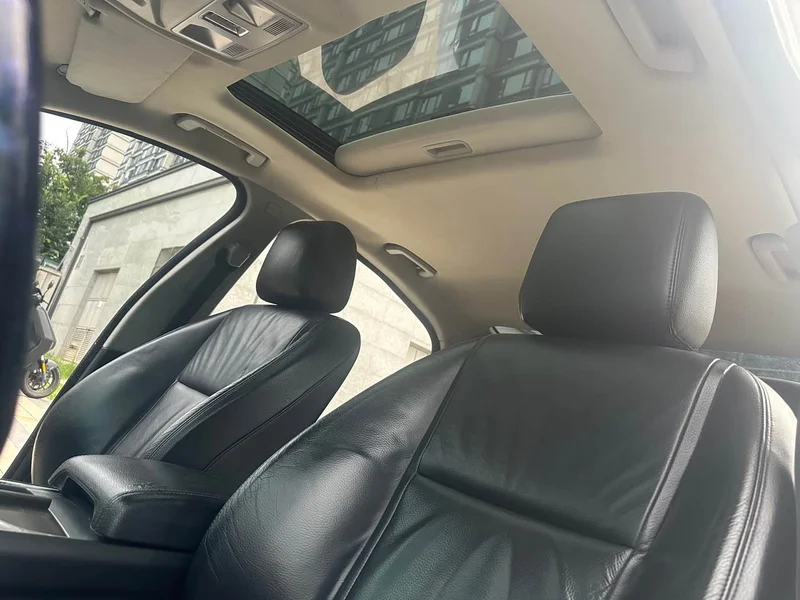 Jaguar XF — фото 13