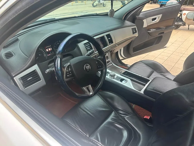 Jaguar XF — фото 14