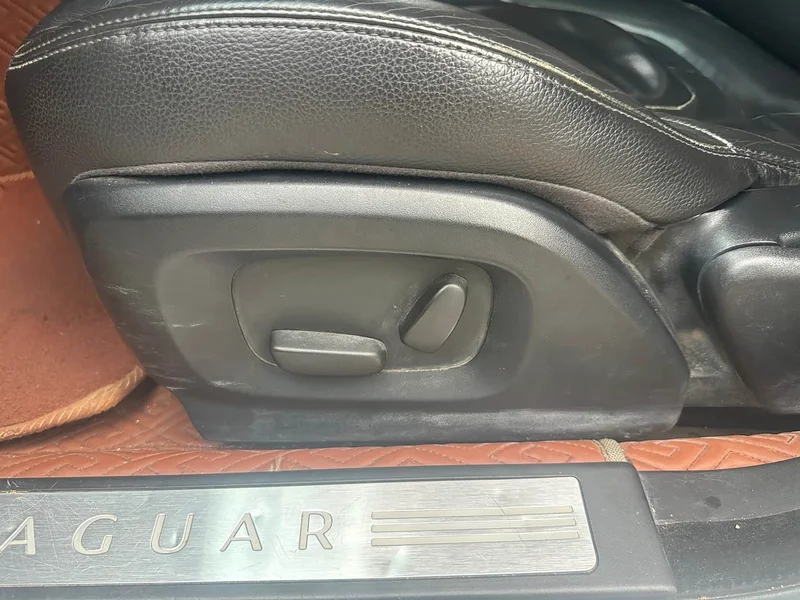 Jaguar XF — фото 20