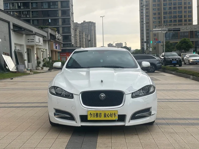 Jaguar XF — фото 2