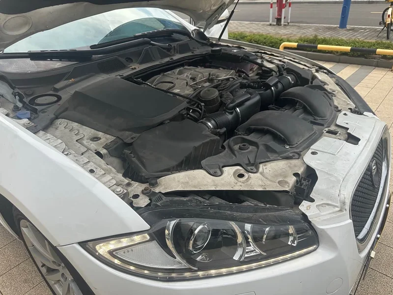 Jaguar XF — фото 24