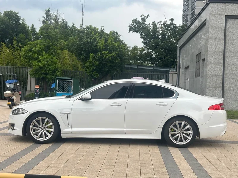 Jaguar XF — фото 3