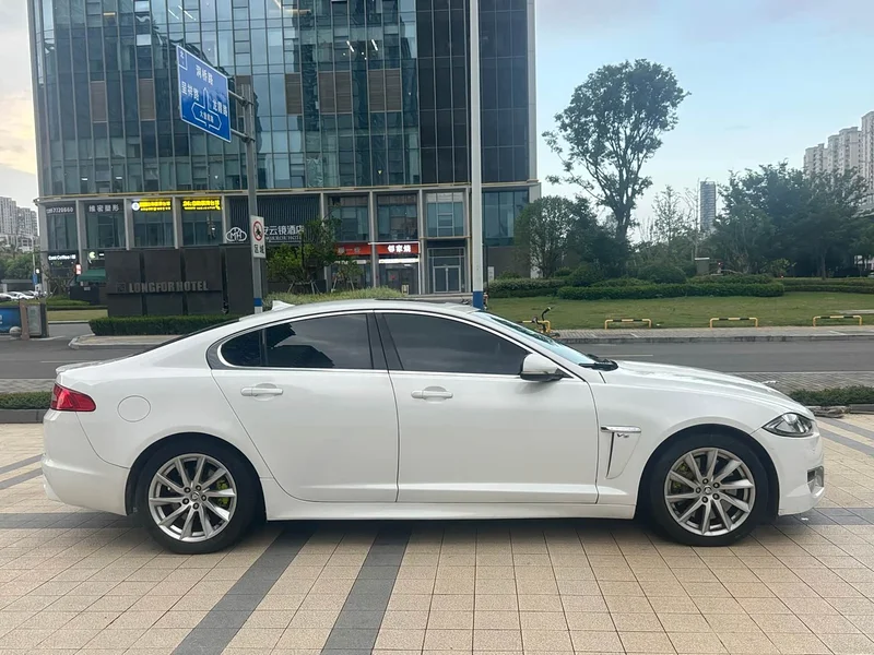 Jaguar XF — фото 7