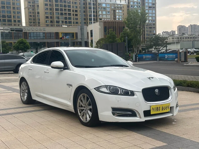Jaguar XF — фото 8
