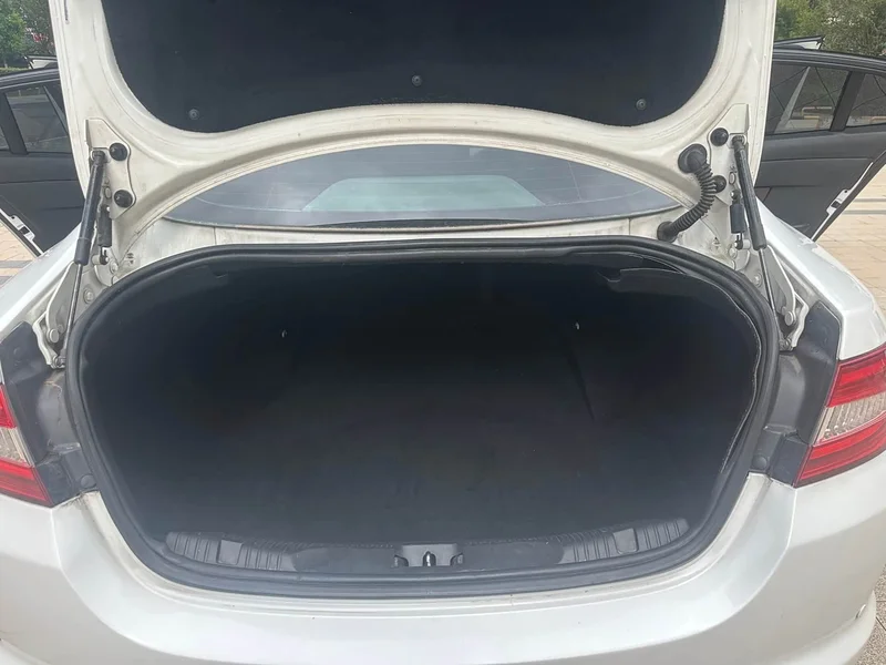 Jaguar XF — фото 10