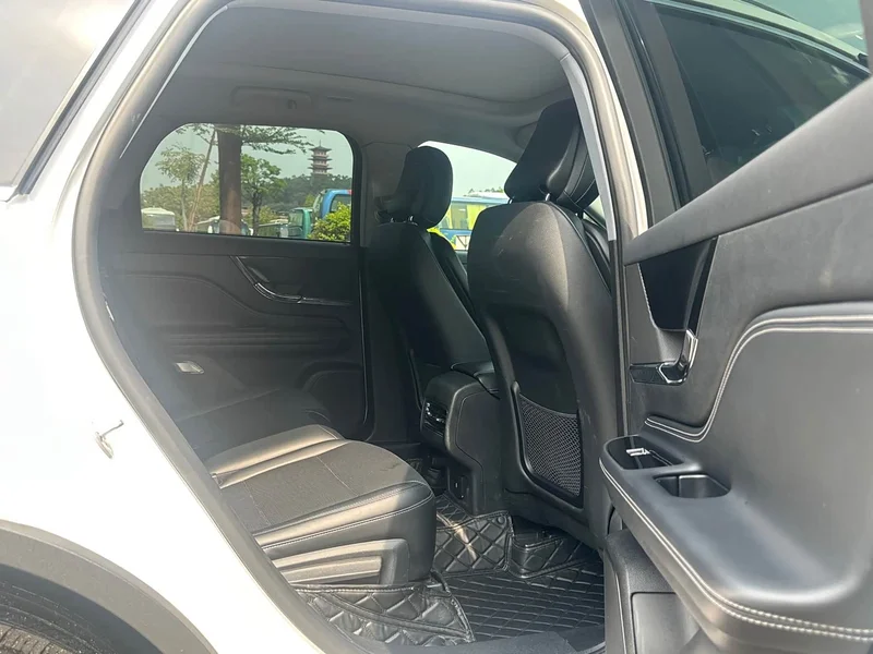 Jeep Renegade — фото 11