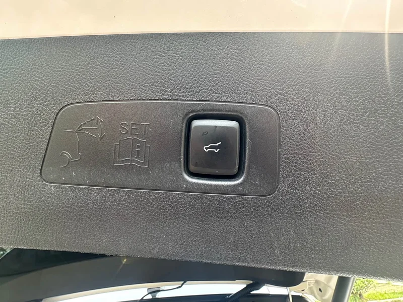 Jeep Renegade — фото 12