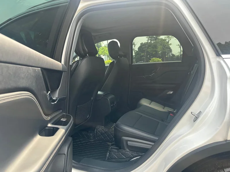 Jeep Renegade — фото 13