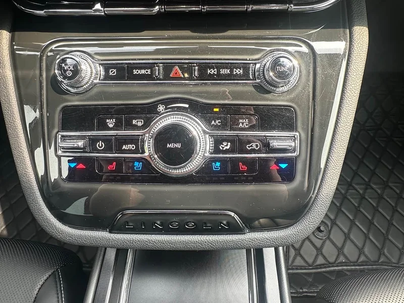 Jeep Renegade — фото 20