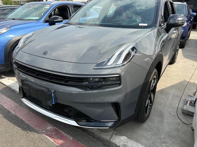 Lynk & Co 06