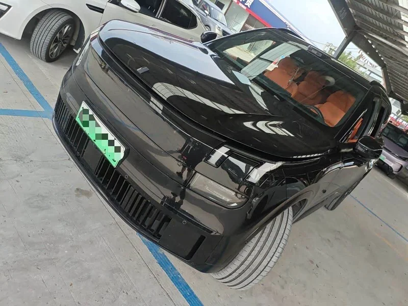 Lynk & Co 900