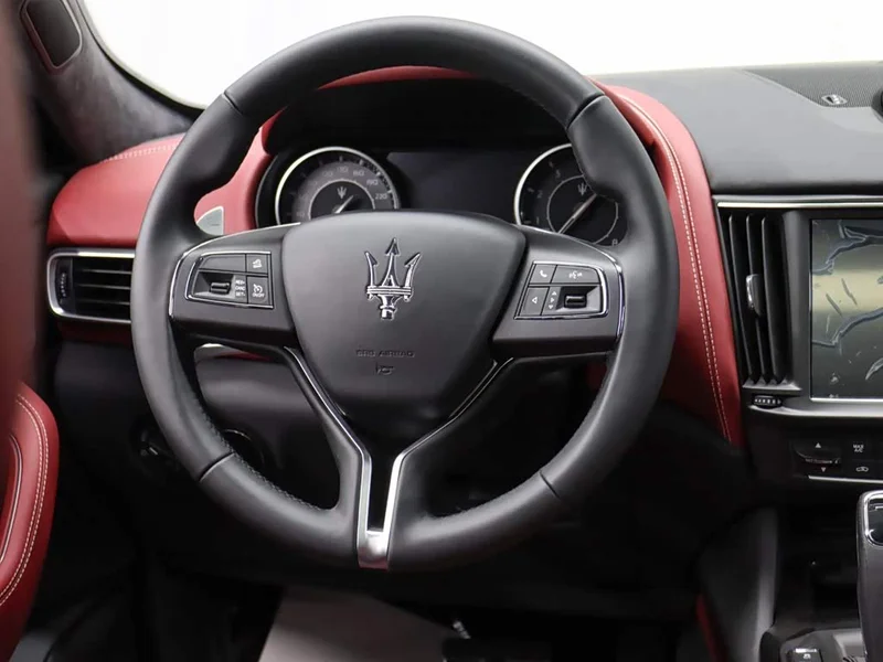 Maserati Levante — фото 11