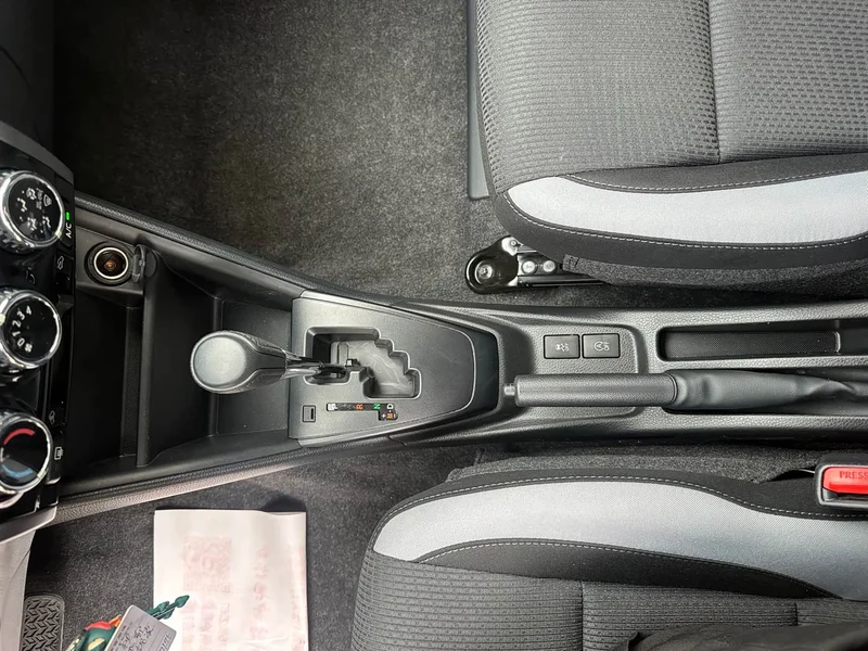 Toyota Yaris L — фото 11