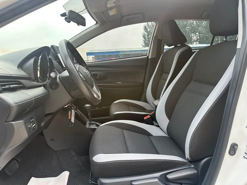 Toyota Yaris L — фото 12