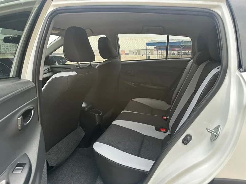 Toyota Yaris L — фото 13