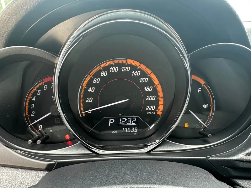 Toyota Yaris L — фото 8