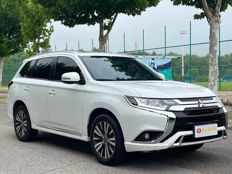 Mitsubishi Outlander — фото 3