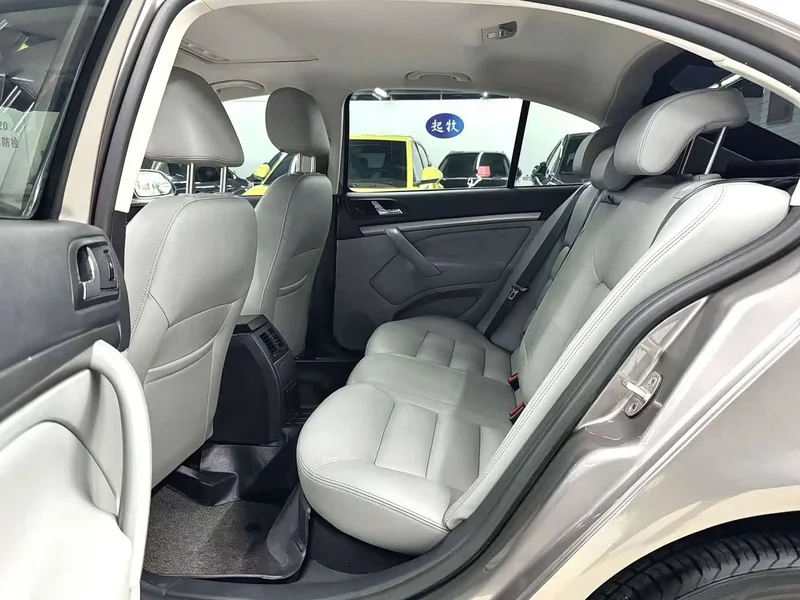 Volkswagen Octavia — фото 9