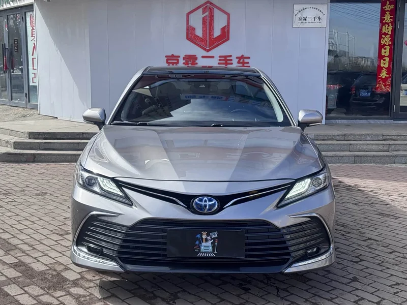 Toyota Camry — фото 2