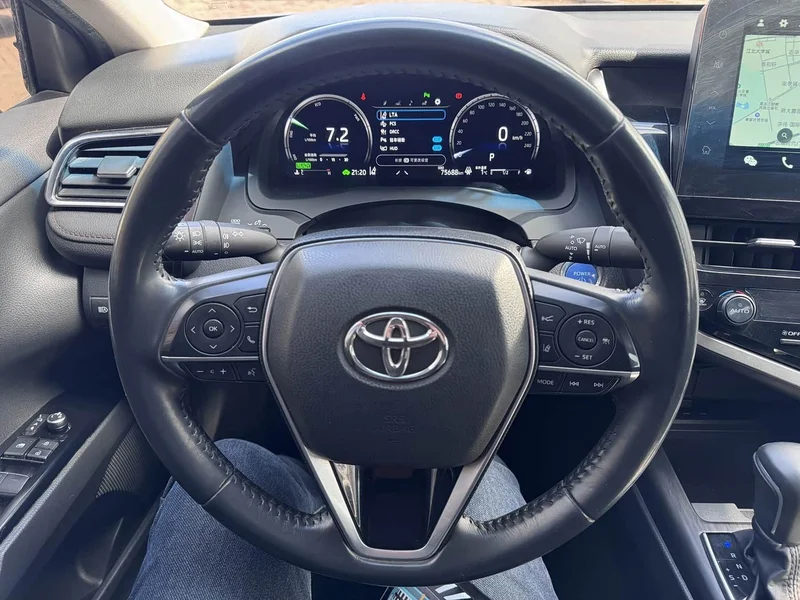 Toyota Camry — фото 9