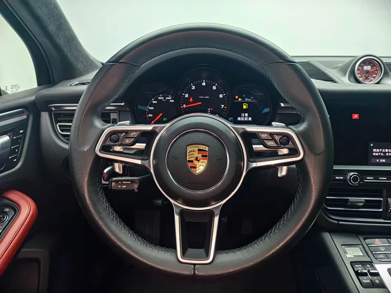 Porsche Macan — фото 16