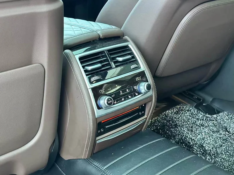 BMW 7-Series — фото 15