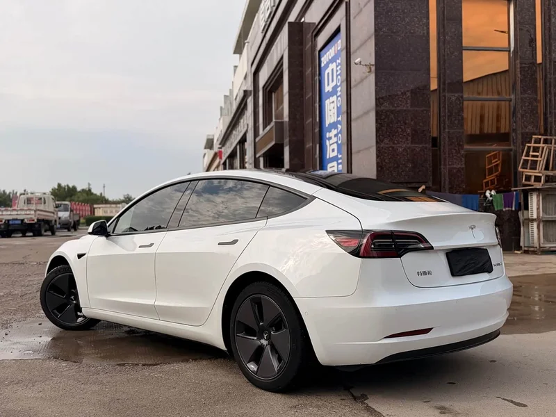 Tesla Model 3 — фото 4