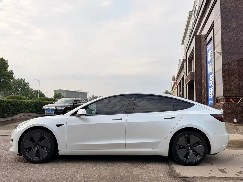 Tesla Model 3 — фото 5