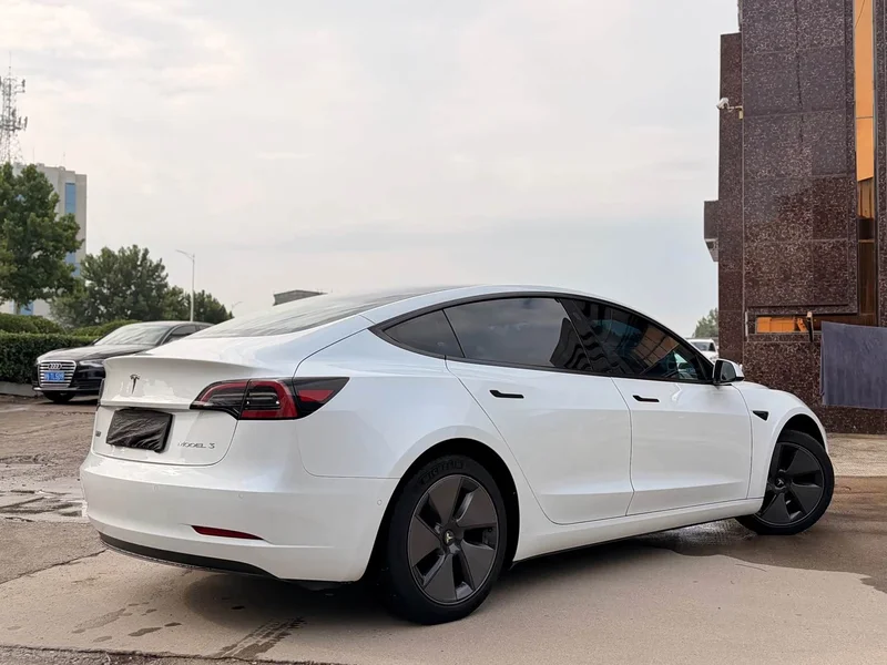 Tesla Model 3 — фото 7