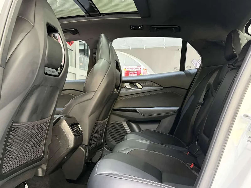 Lynk & Co 03 — фото 18