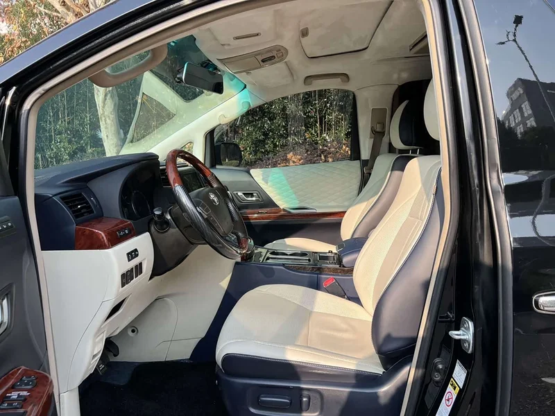 Toyota Alphard — фото 12