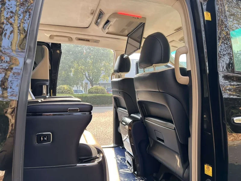 Toyota Alphard — фото 14