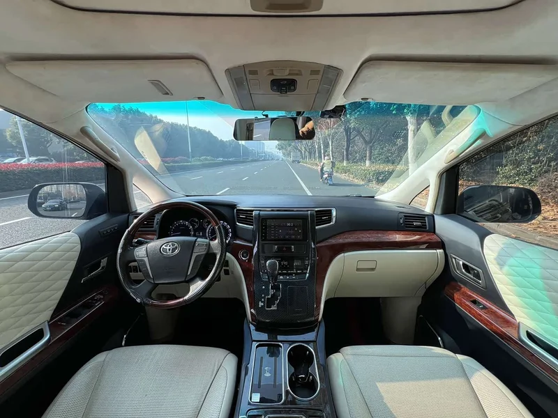 Toyota Alphard — фото 15