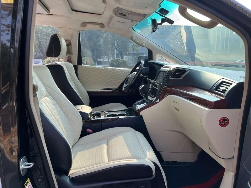 Toyota Alphard — фото 17