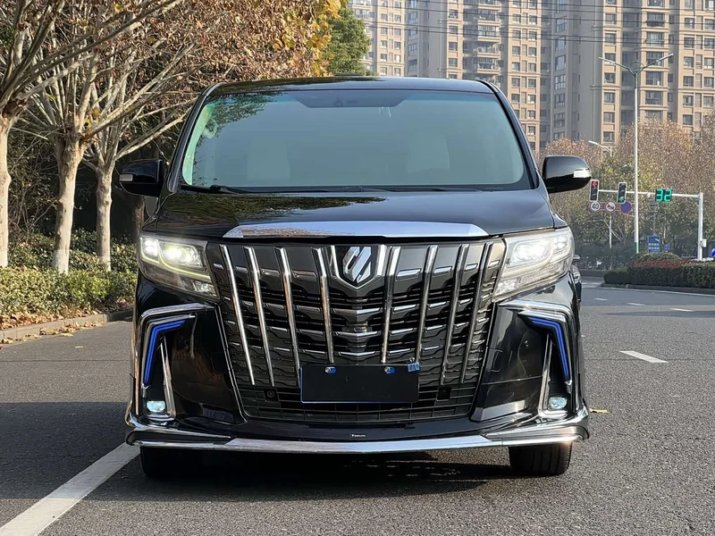 Toyota Alphard — фото 2