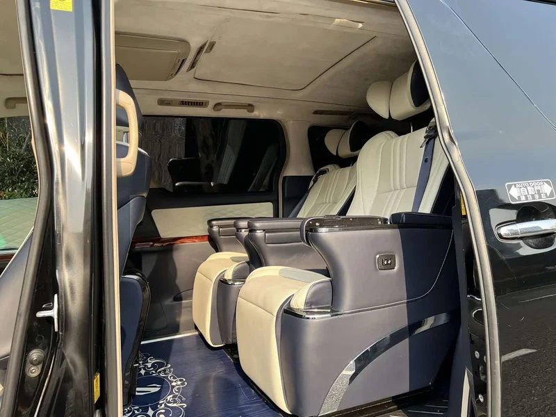 Toyota Alphard — фото 3