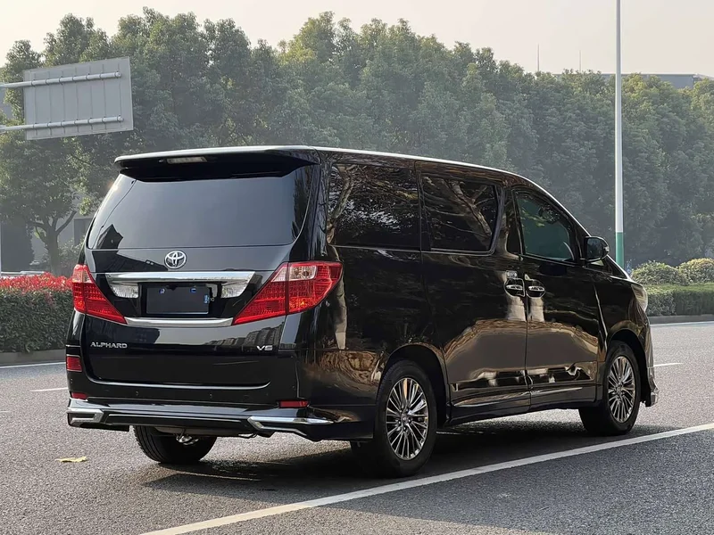 Toyota Alphard — фото 10