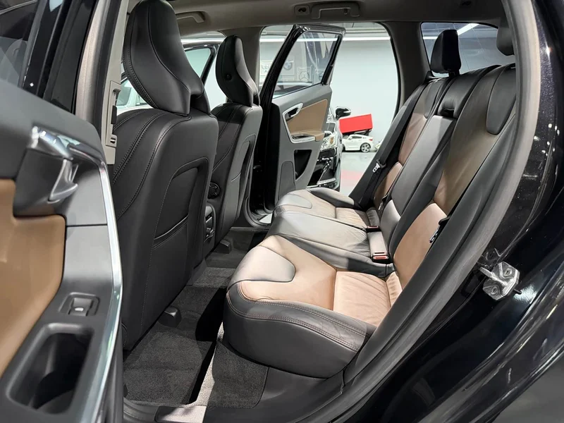 Volvo XC60 — фото 13