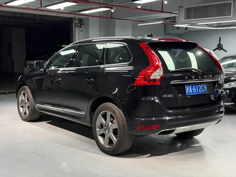 Volvo XC60 — фото 5