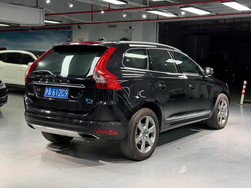 Volvo XC60 — фото 7