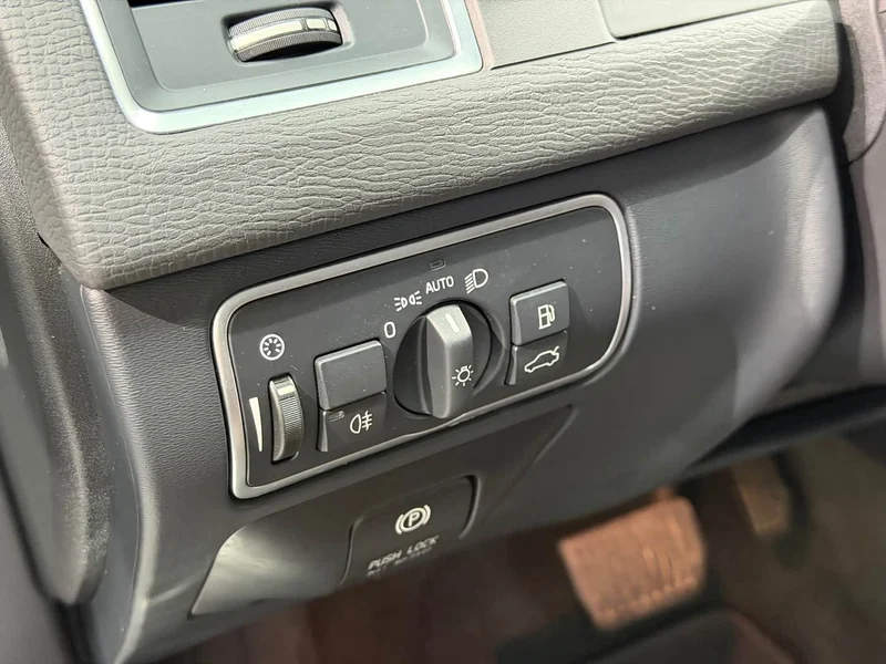 Volvo XC60 — фото 10