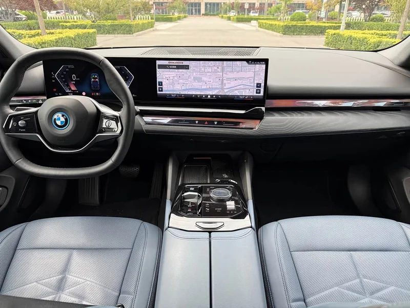 BMW i5 — фото 8