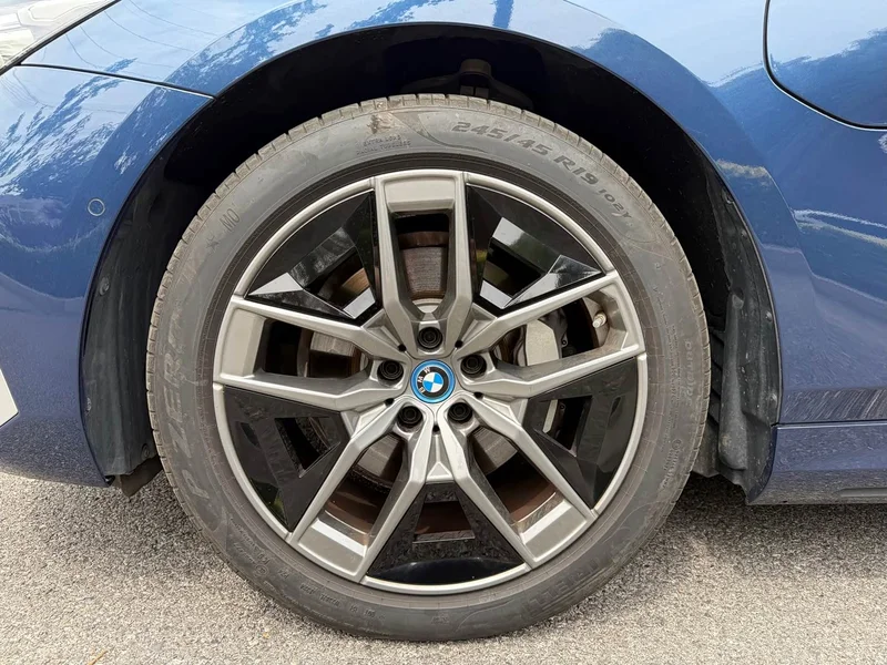 BMW i5 — фото 10